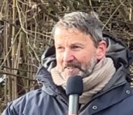 Initiator Ingo Zink hält eine Ansprache