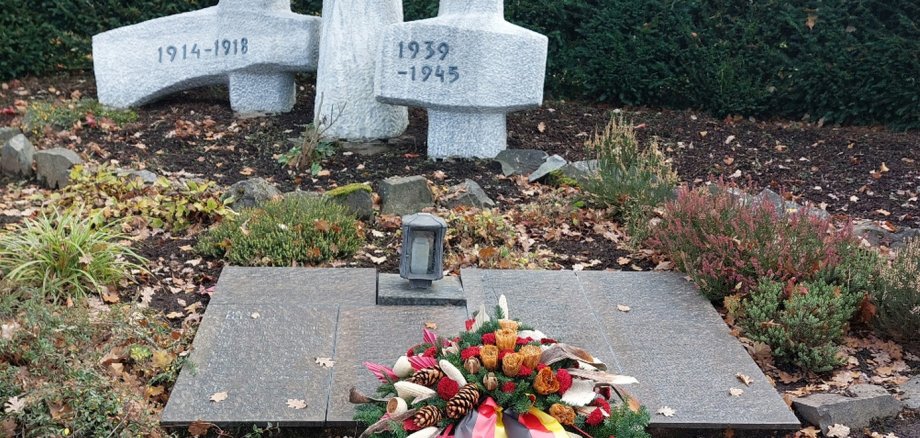 Kranz auf einem Grabstein