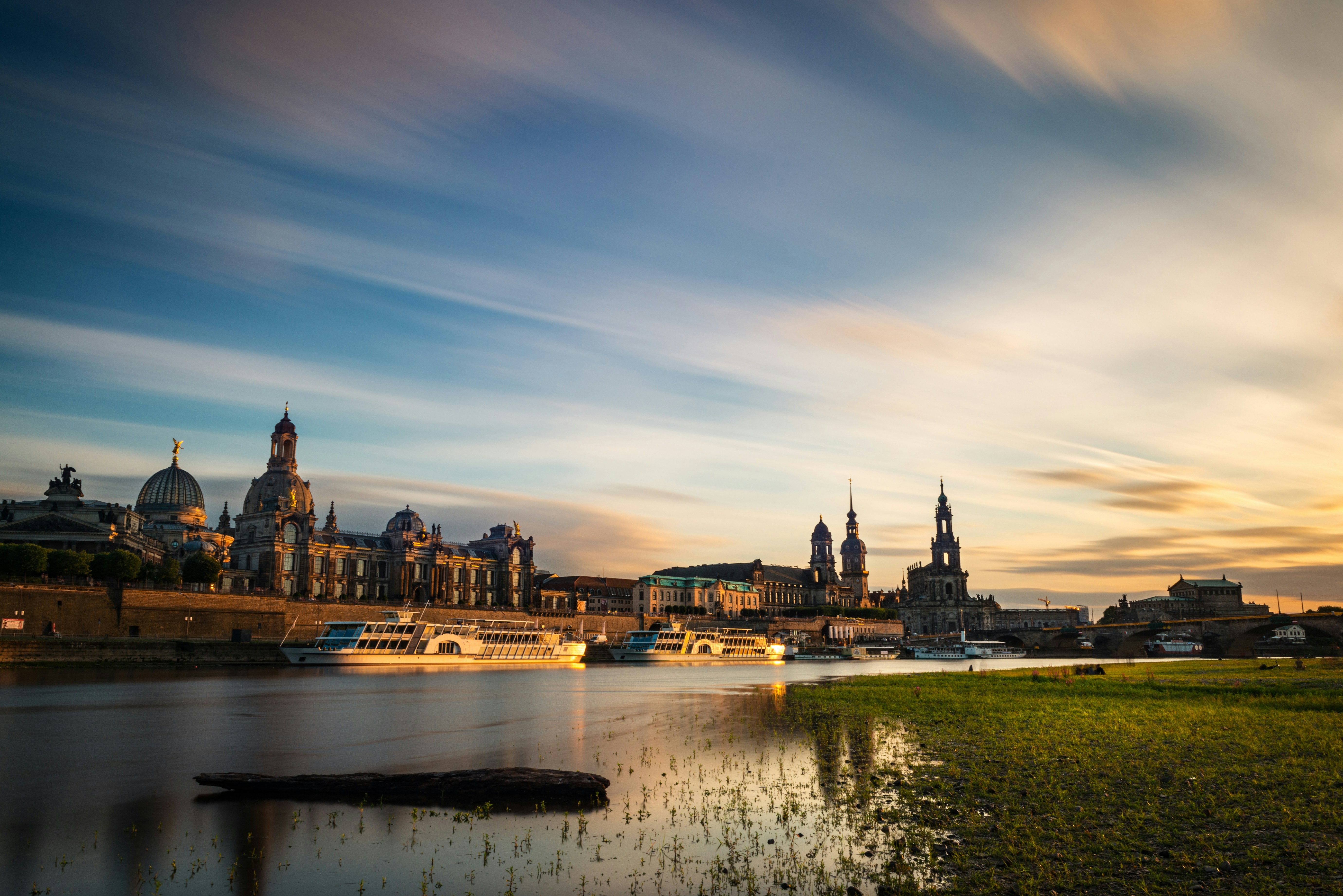 Skyline von Dresden an der Elbe